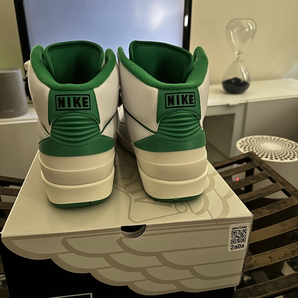 Jordan 2 Lucky Green - Picture 2 of 5